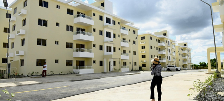 Médicos reportan no haber recibido los apartamentos prometidos por el Presidente en diciembre.