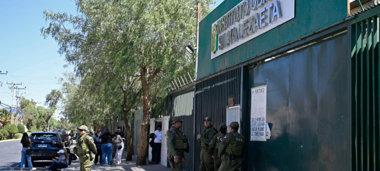 Estudiante causa fatalidad y deja heridos en escuela chilena