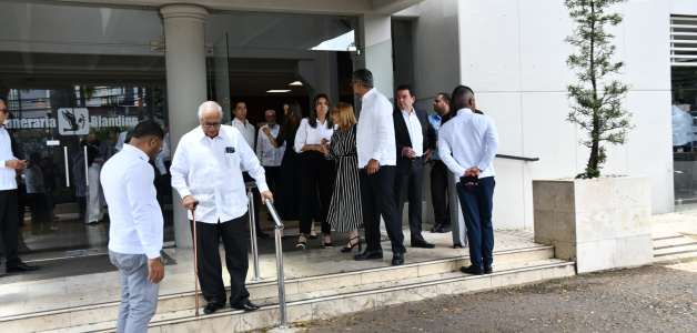 Personalidades destacadas se reúnen en el velatorio de Héctor Rizek Llabaly