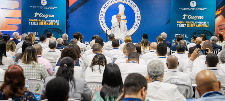 Abinader impulsa la transparencia en instituciones públicas