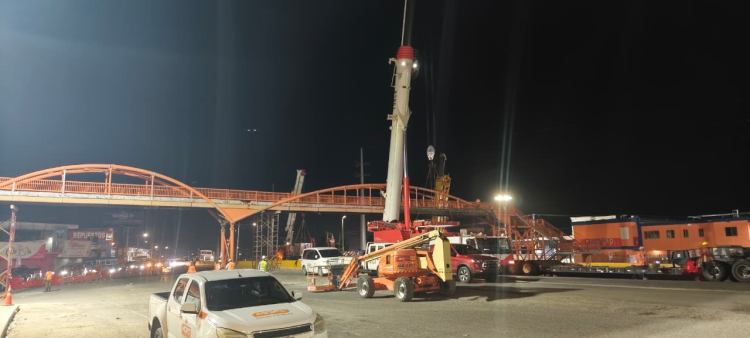 Desmonte del puente del kilómetro 9 avanza en la mañana del lunes