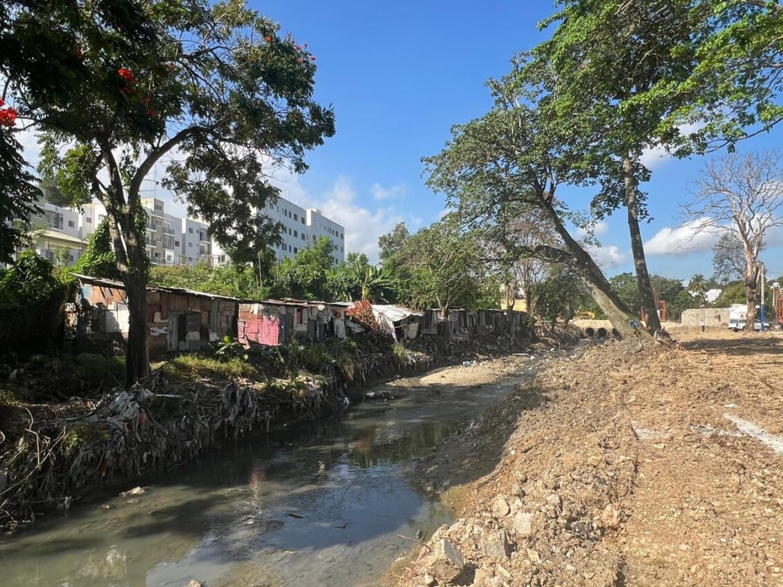Avanzan trabajos de ampliación en la avenida República de Colombia