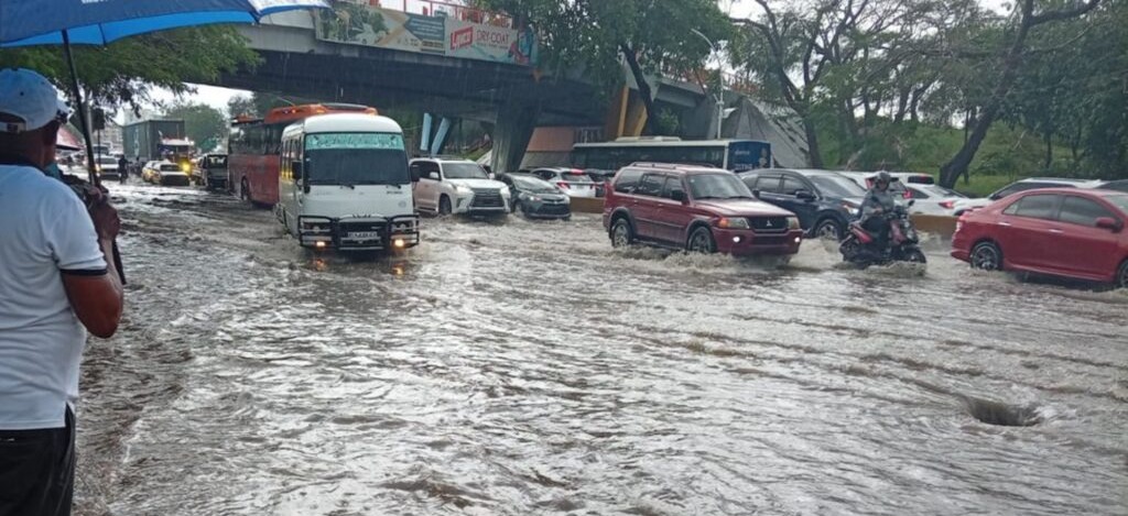 Intensas lluvias dejan dos fallecidos y miles de desplazados en el país