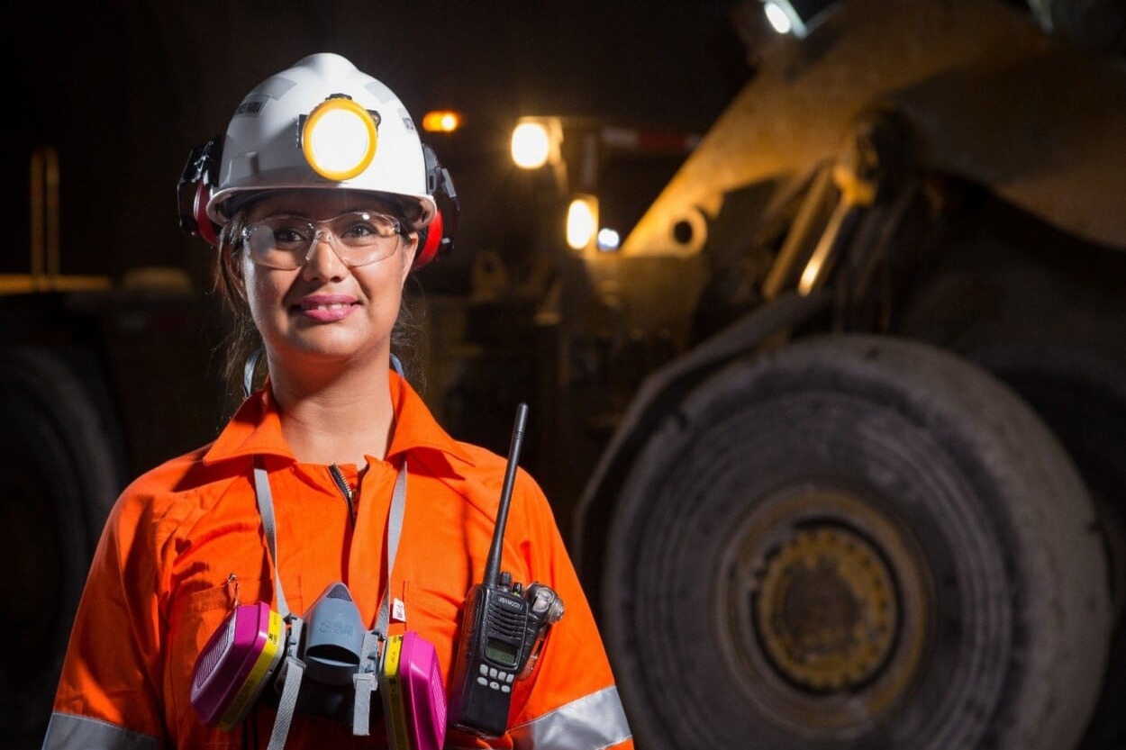 Mujeres dominicanas enfrentan mayor carga horaria laboral que los hombres