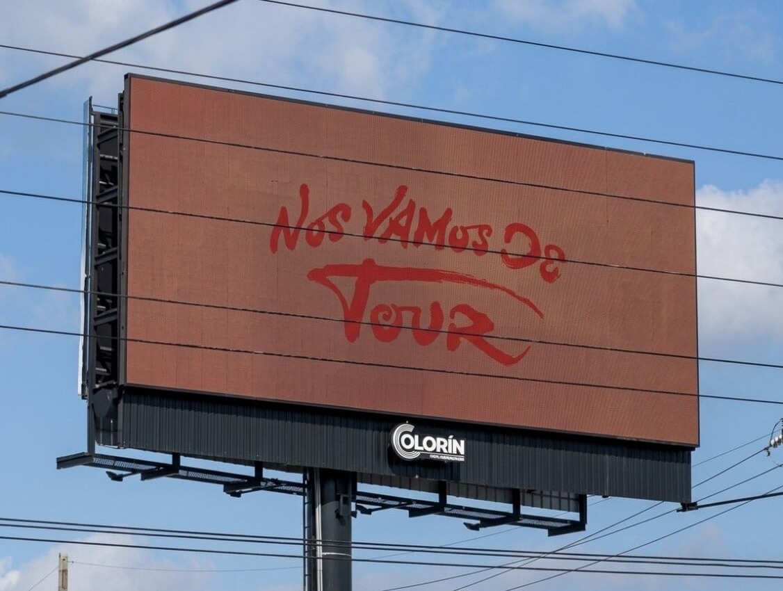 Misteriosa campaña publicitaria “Nos vamos de tour” genera especulaciones sobre Karol G en Santo Domingo