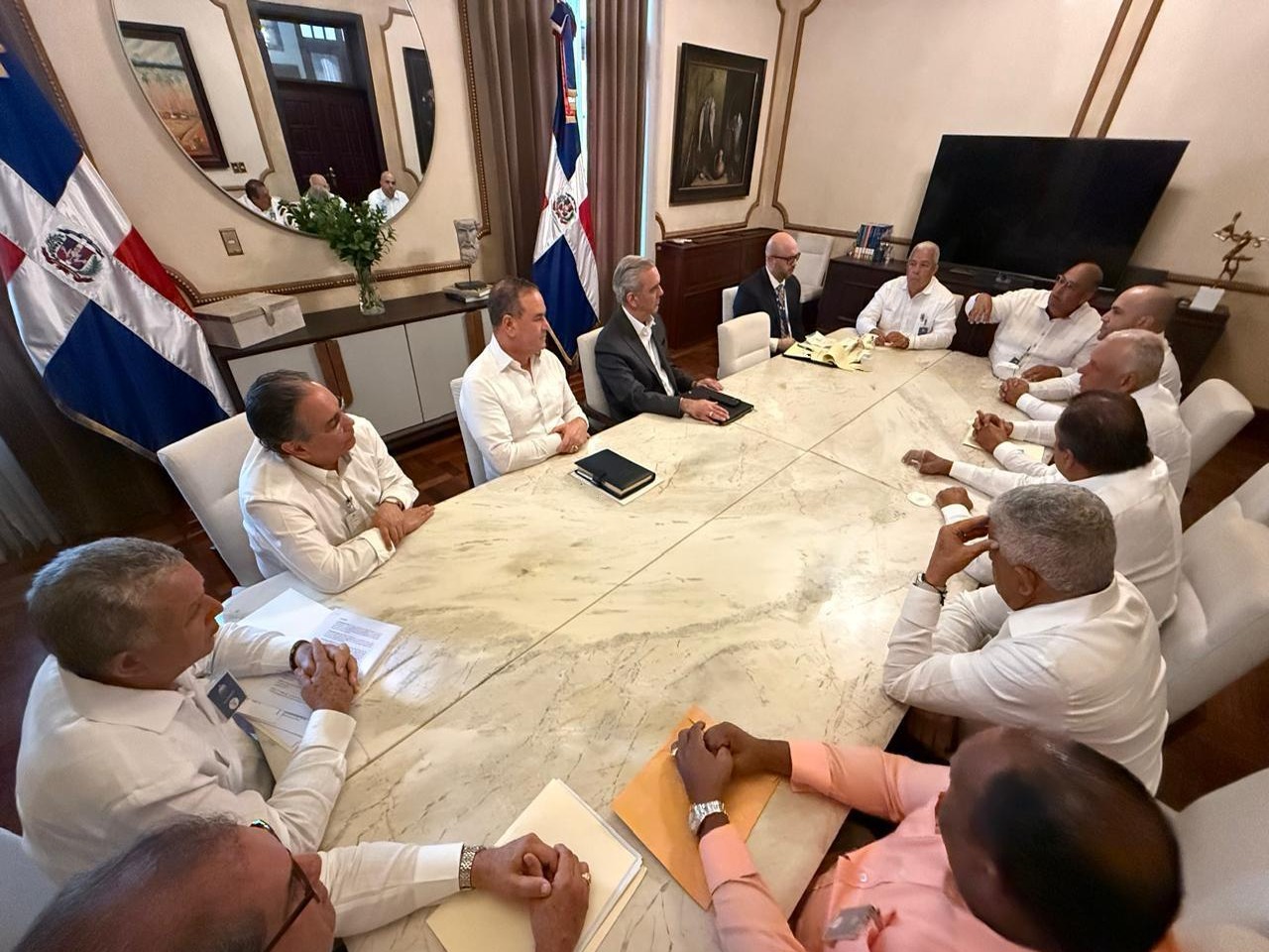 Gobierno dominicano impulsa modernización del sector arrocero en reunión con productores