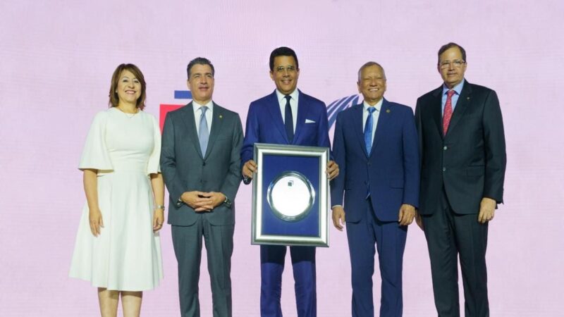 Bancos elogian impacto de Collado en el turismo y confianza inversora