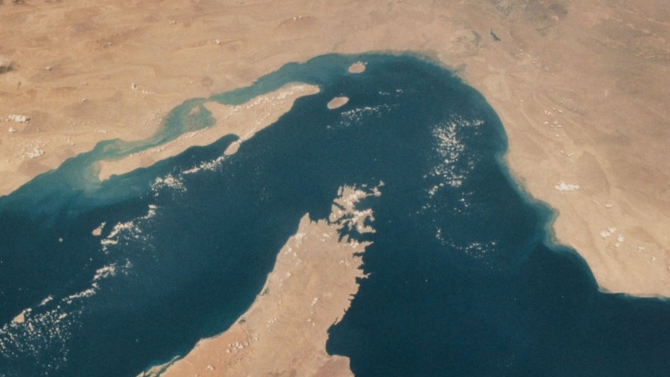 Crece la Tensión en Oriente Medio: Irán Cierra Ormuz y Trump Amenaza con Nuevos Ataques