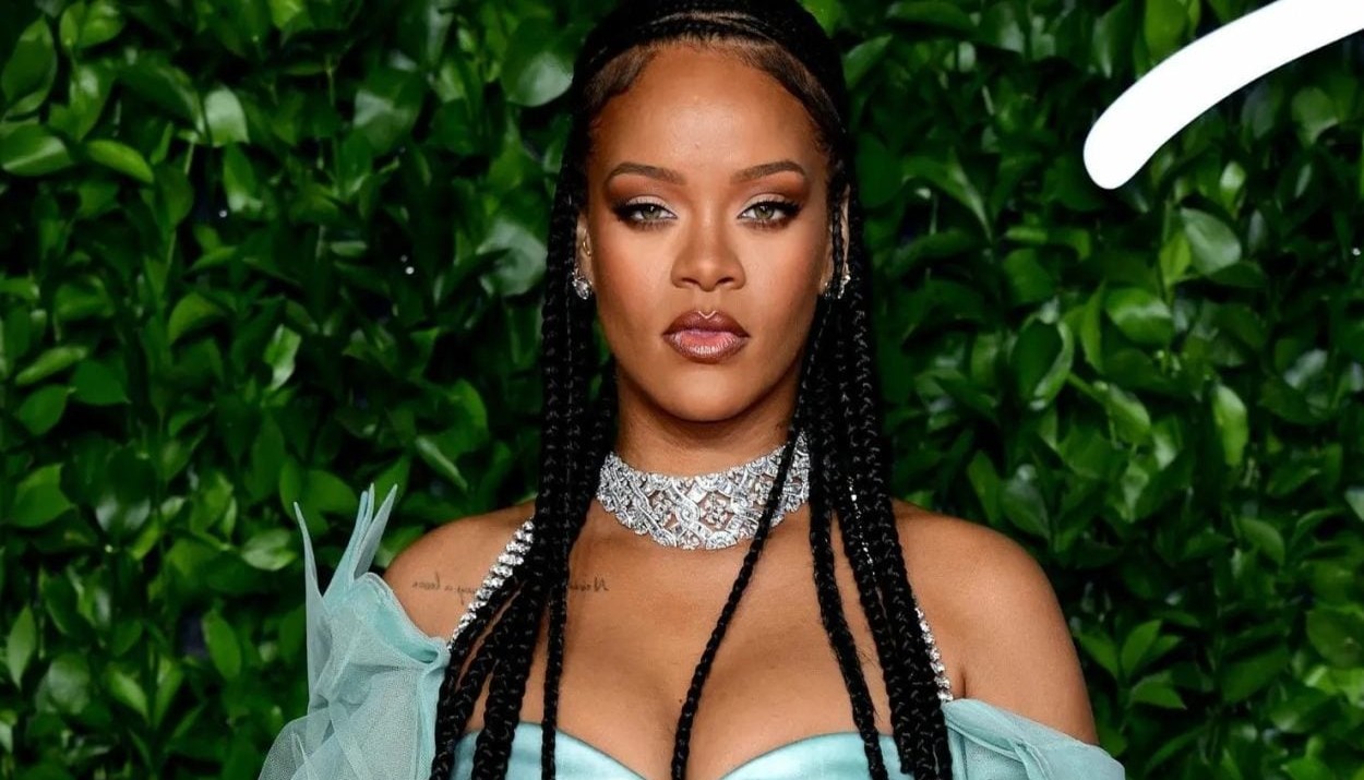 Fotógrafo rompe el protocolo y Rihanna reacciona con simpatía