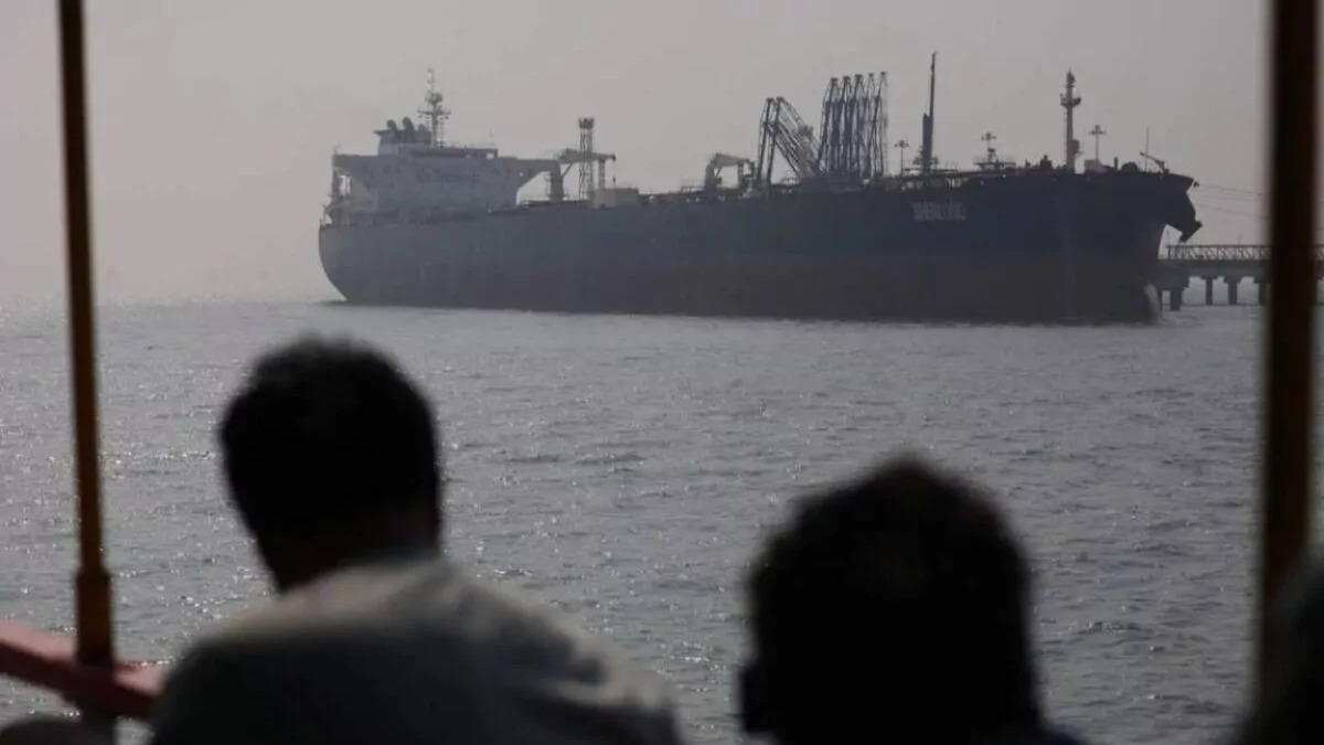 Tres petroleros atraviesan el estrecho de Ormuz durante el primer día del bloqueo estadounidense
