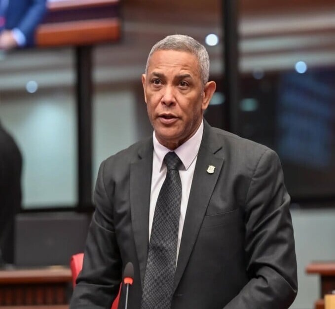 Franklin Romero se destaca entre los senadores más apreciados del país