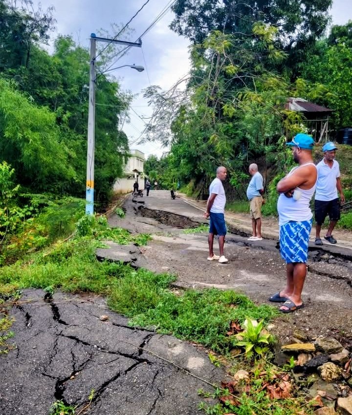 Preocupación en Puerto Plata por hundimientos viales que amenazan la seguridad