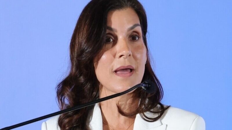 Leah Campos cuestiona la cumbre progresista por críticas a Trump