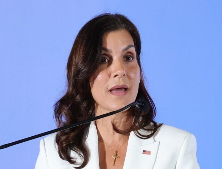 Leah Campos cuestiona la cumbre progresista por críticas a Trump
