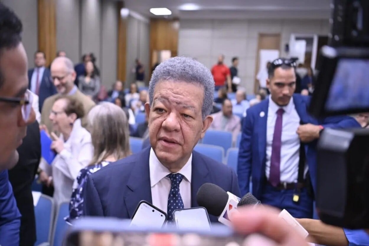 Leonel Fernández critica gestión gubernamental ante inundaciones y exige medidas preventivas