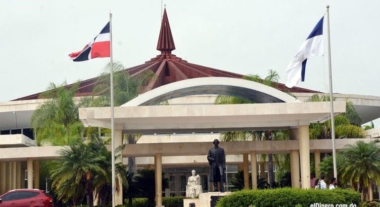 UASD detiene actividades por homenaje a la Revolución de Abril