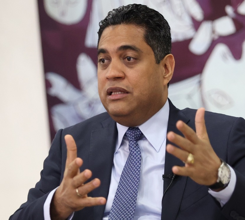 Kelvin Cruz denuncia deterioro del Estadio Quisqueya tras millonaria inversión