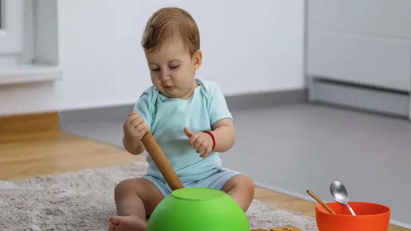 Estrategias para fomentar la autonomía en bebés sin recurrir a pantallas
