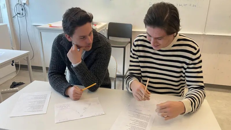 Suecia prioriza el aprendizaje tradicional en las aulas para mejorar la alfabetización