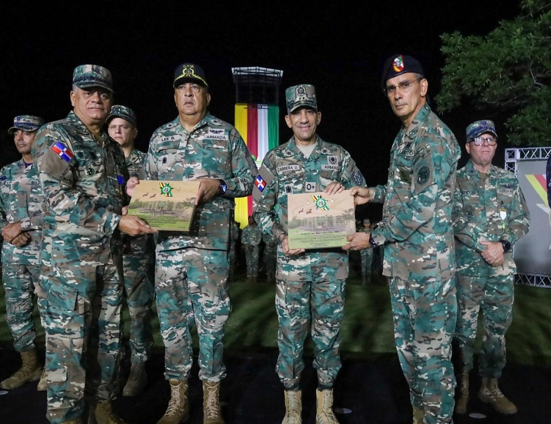 Reconocen a más de 500 miembros de las Fuerzas Armadas y Policía por su destacada labor