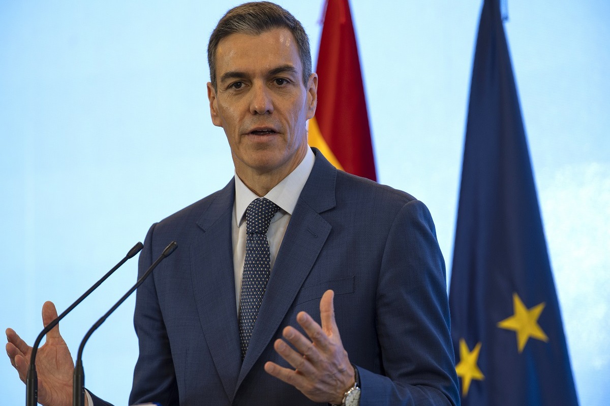 España otorga residencia y trabajo a medio millón de migrantes