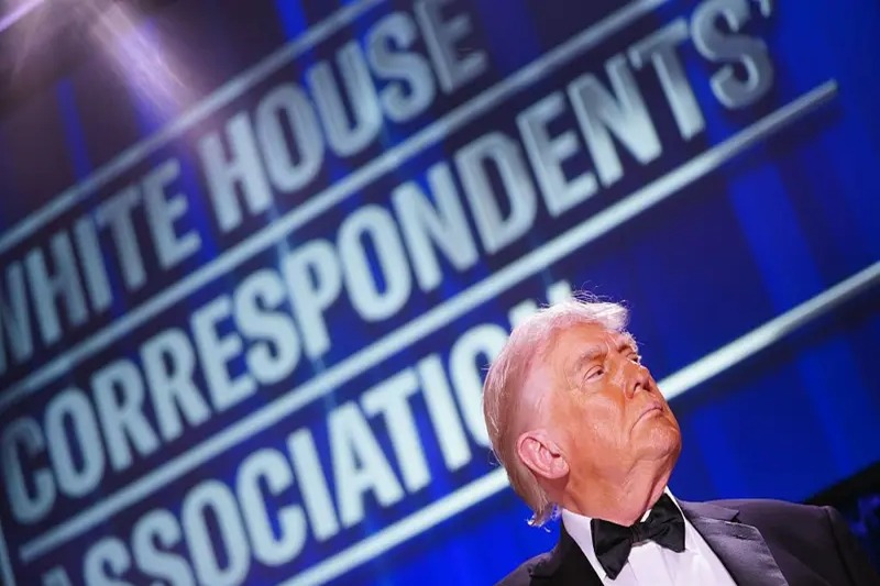 Incidente de seguridad en cena de corresponsales pone en tela de juicio protección a Trump