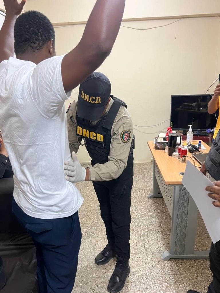 Detienen a agente penitenciario intentando introducir drogas en cárcel de Mao