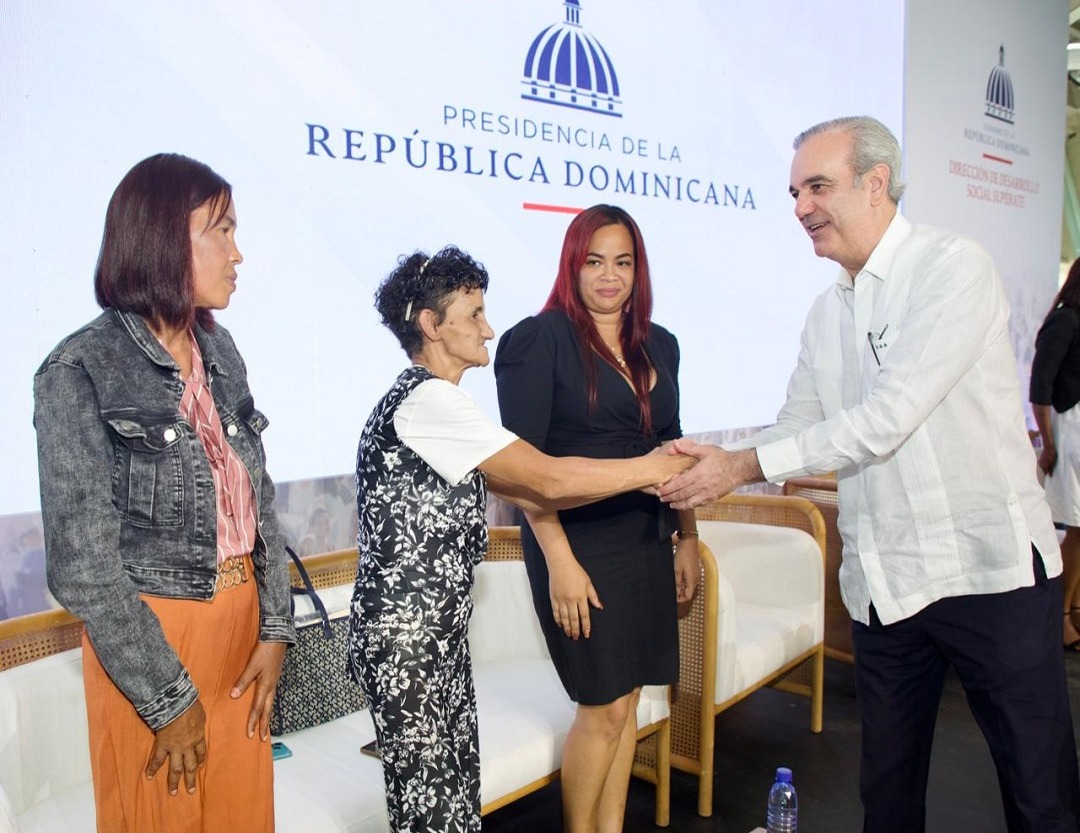 Abinader se reúne con beneficiarios del programa Supérate, que impacta a más de 1.4 millones de hogares
