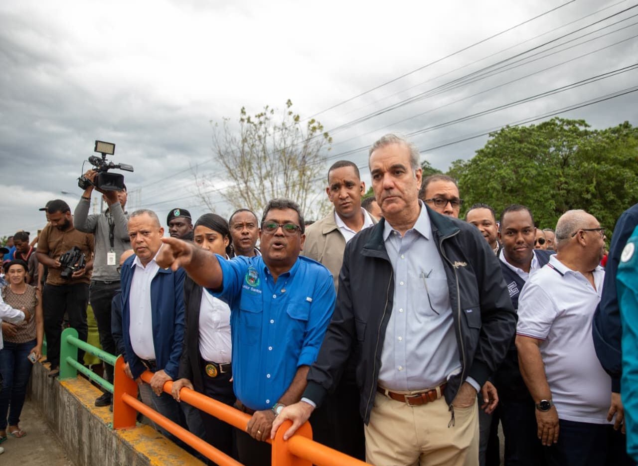 Abinader visita Los Alcarrizos para evaluar daños tras intensas lluvias
