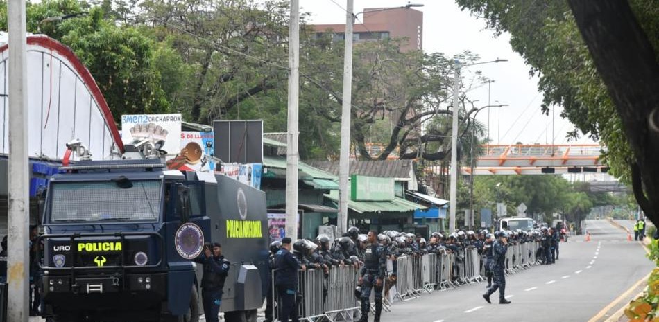 Operativo de desalojo en Teleofertas evoca memorias de grandes capturas policiales