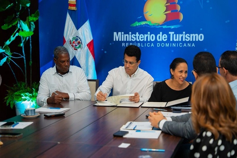 Avanzan esfuerzos para modernizar guías turísticos en República Dominicana