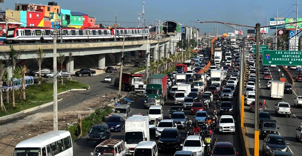 Usuarios celebran extensión del Metro hacia Los Alcarrizos pese a desafíos viales