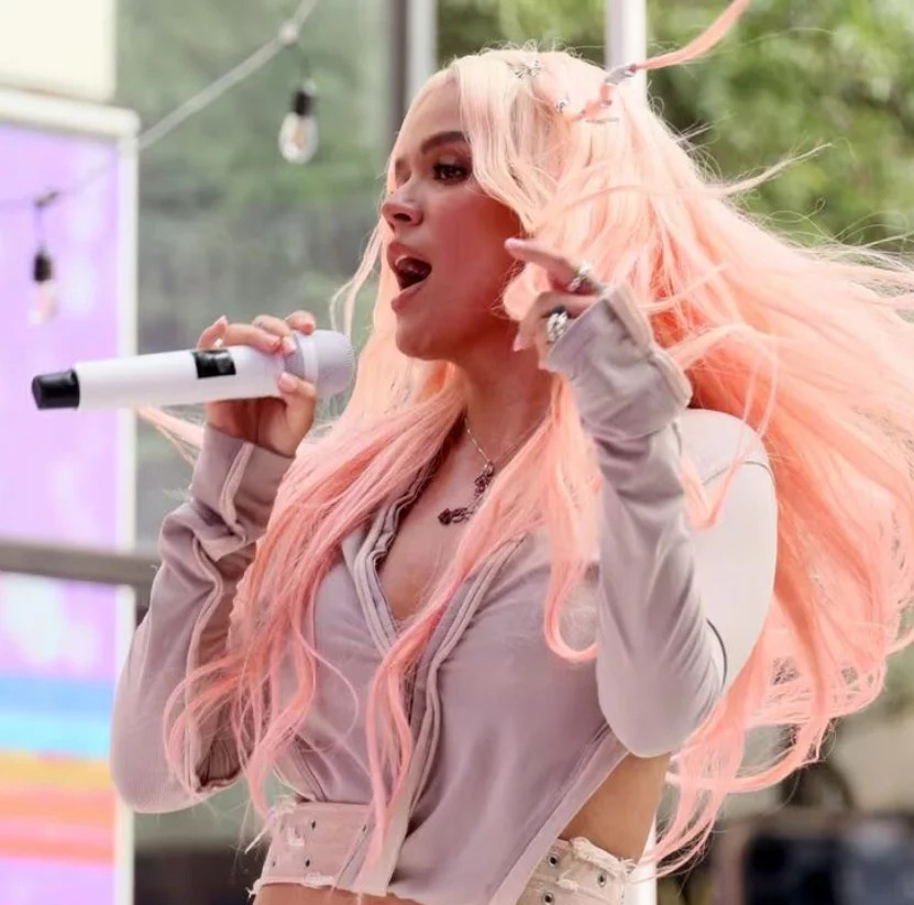Karol G anuncia emocionante gira mundial tras su histórico paso por Coachella