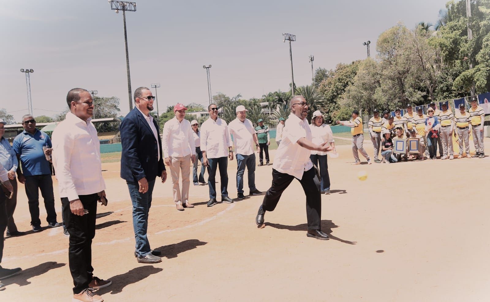 La UASD inicia torneo de softbol en homenaje a Editrudis Beltrán por su apoyo al deporte universitario