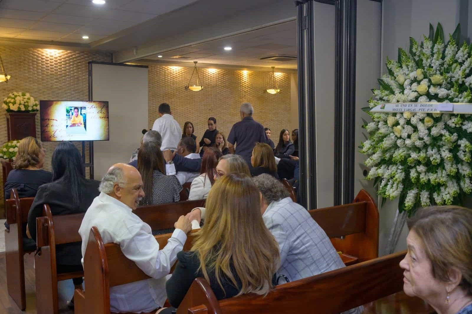 Personalidades despiden a Carlos Batista Matos en emotivo velatorio