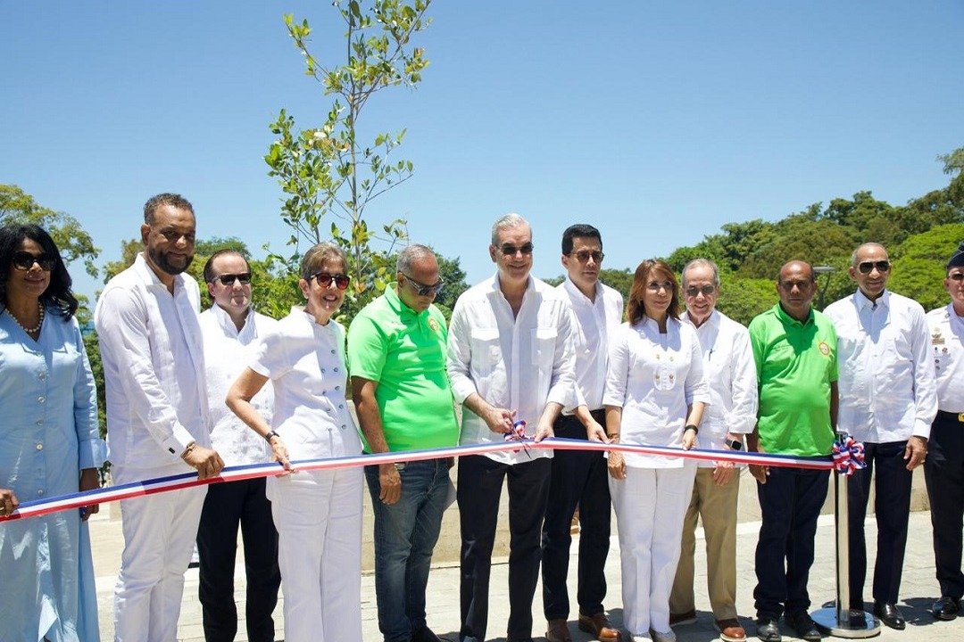 Presidente Abinader impulsa el turismo con la renovación de Playa Sosúa y una nueva plaza comercial