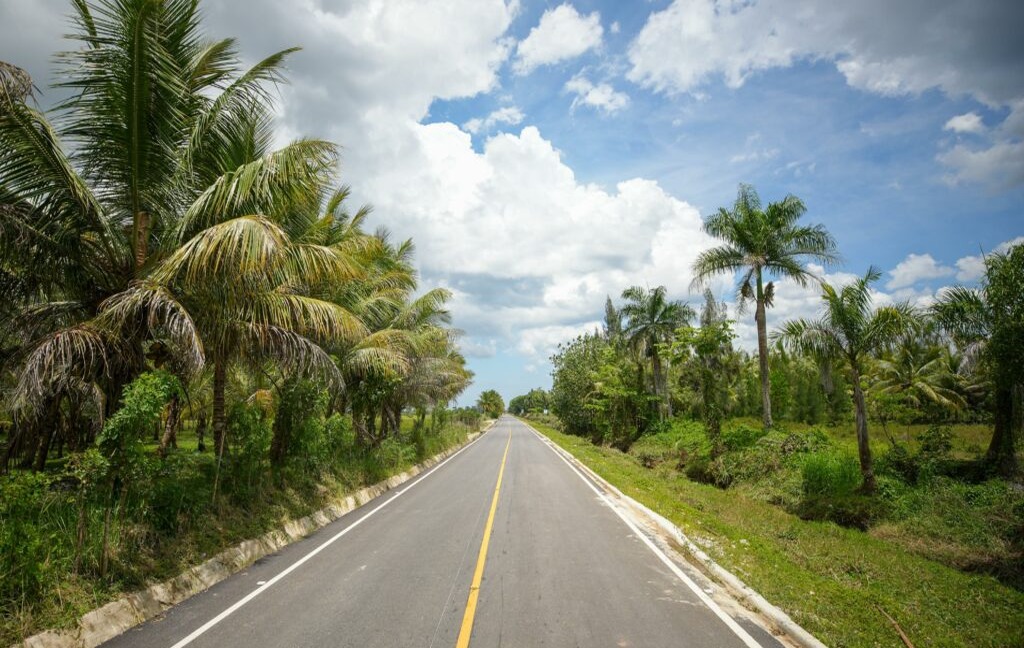 Abinader inaugura carretera que conecta comunidades históricamente aisladas en Nagua