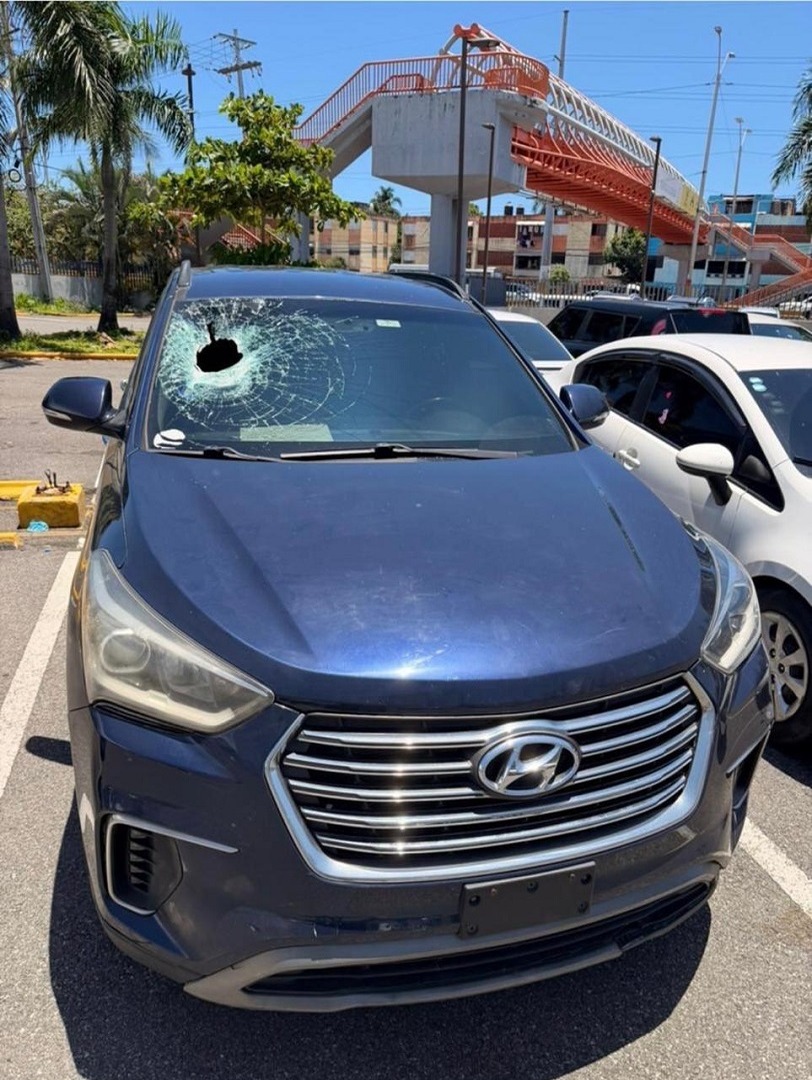 Detenido “El Chino” por lanzar piedras a vehículos en Santo Domingo Este