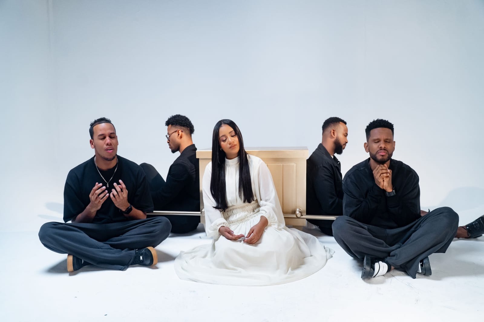 Grupo Grace lanza su nuevo tema “Háblame de cerca” con éxito global