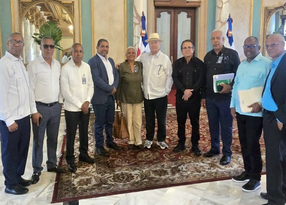 Abinader promete solución a demandas del sector agropecuario en tres semanas