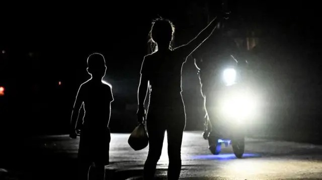 Cuba enfrenta masivos cortes eléctricos afectando al 60 % de la población