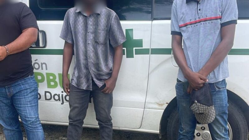 Interceptan ambulancia en Dajabón transportando indocumentados haitianos