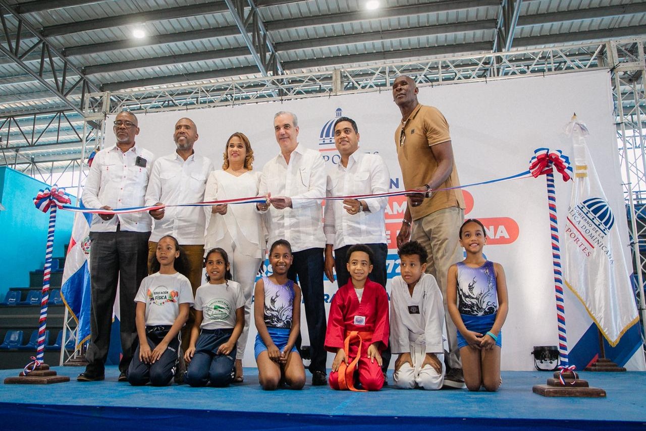 Abinader inaugura renovados pabellones deportivos en La Romana