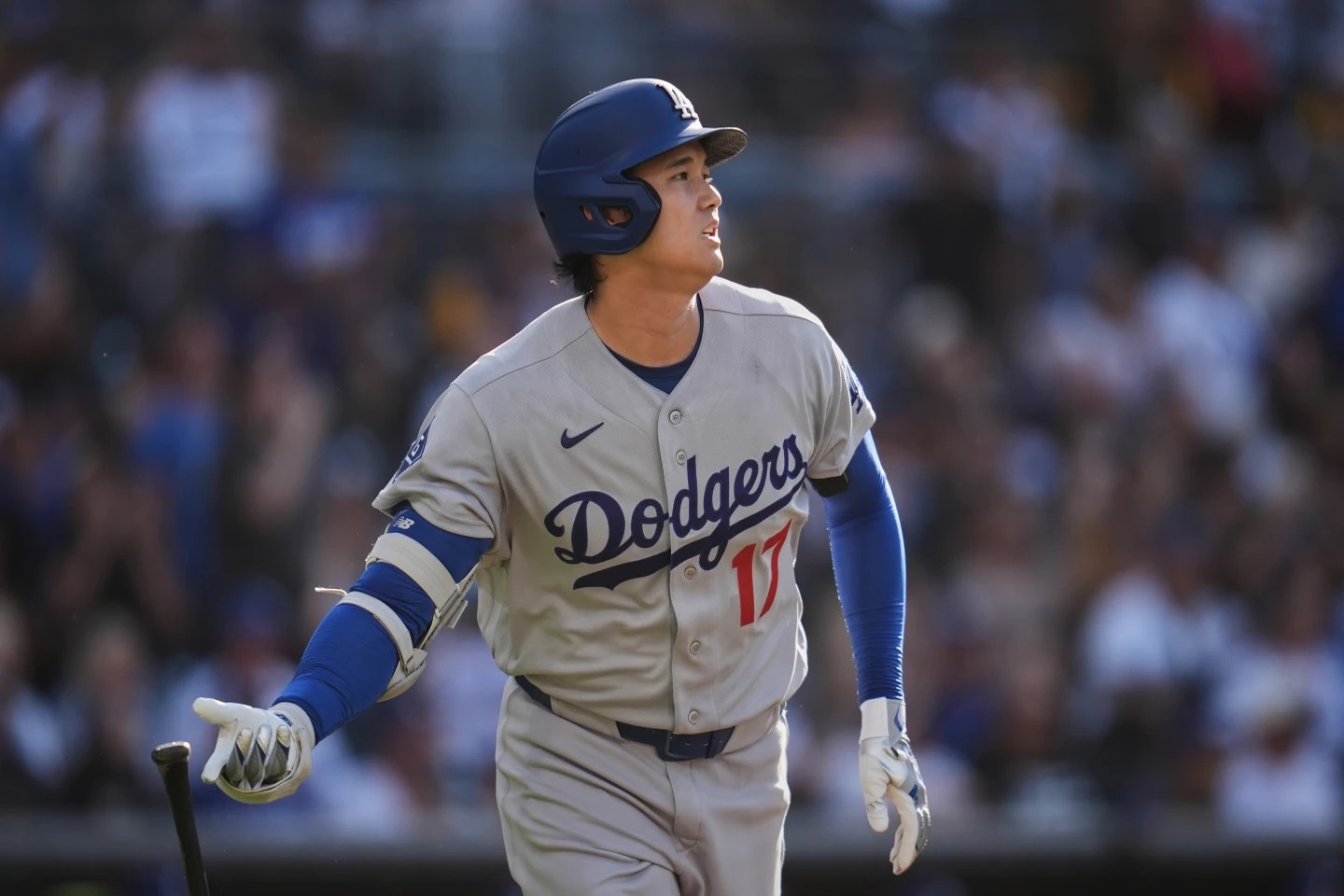 Shohei Ohtani brilla en el montículo y con el bate en la victoria de los Dodgers sobre los Padres