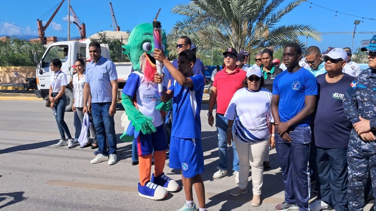 Barahona acoge la antorcha de Santo Domingo 2026 con mensaje de unidad