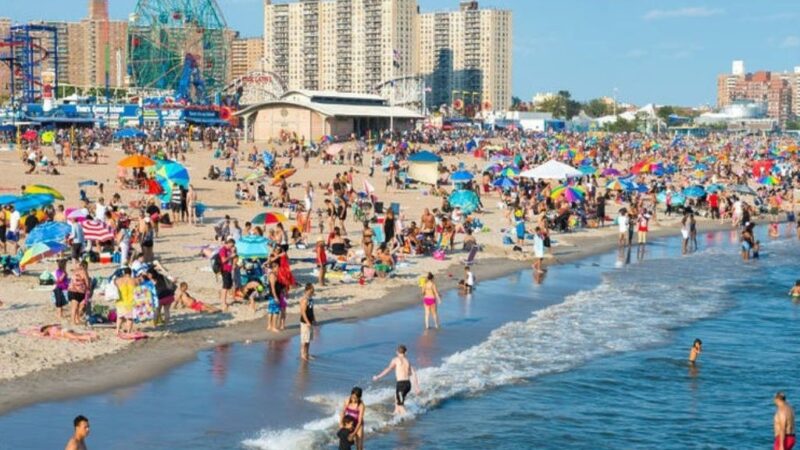 Inicia la temporada de playas en Nueva York con gran afluencia de dominicanos
