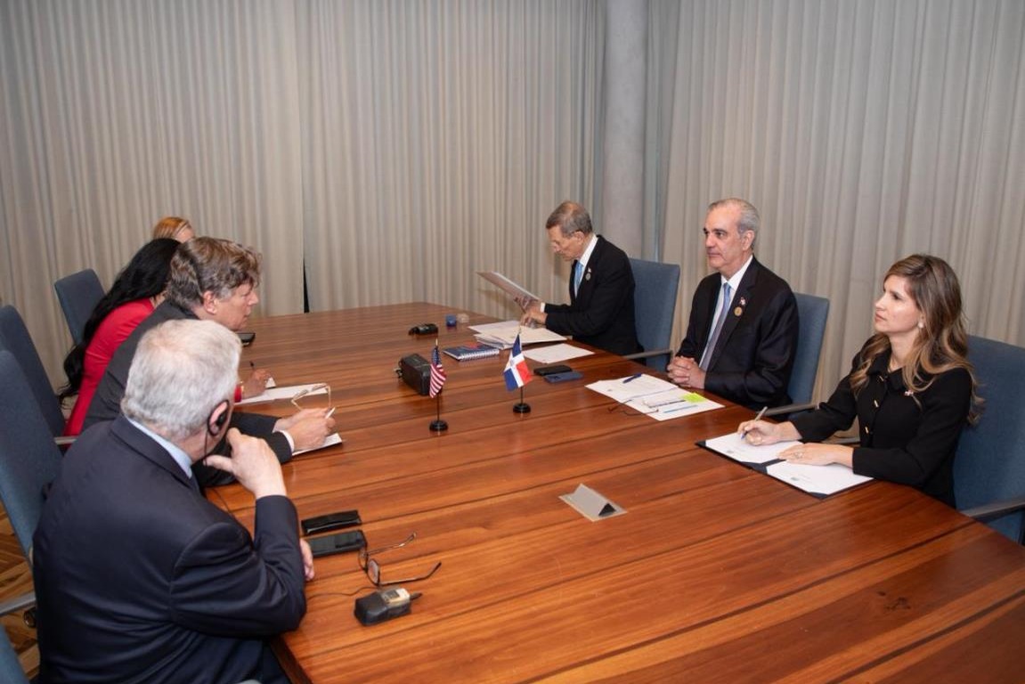 Abinader refuerza vínculos con Israel y EE. UU. en ceremonia presidencial de Costa Rica