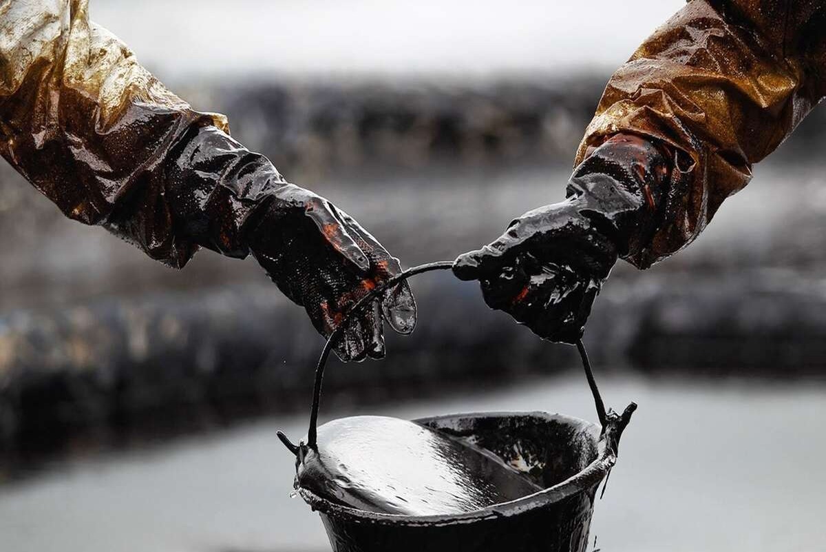 Incremento del precio del petróleo de Texas tras advertencia de Trump sobre Irán