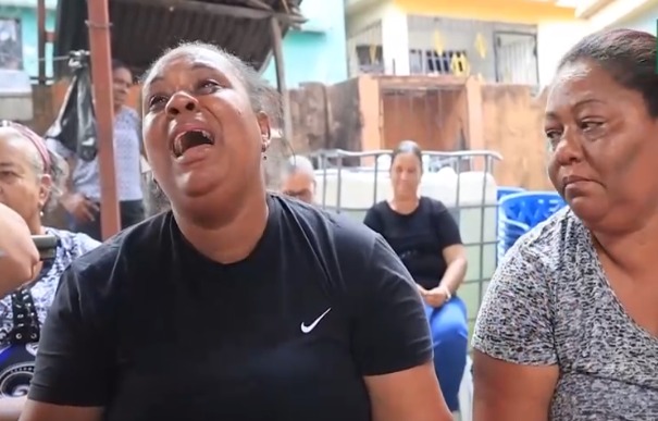 El dolor inconsolable de una madre tras la pérdida de su hijo en San Cristóbal