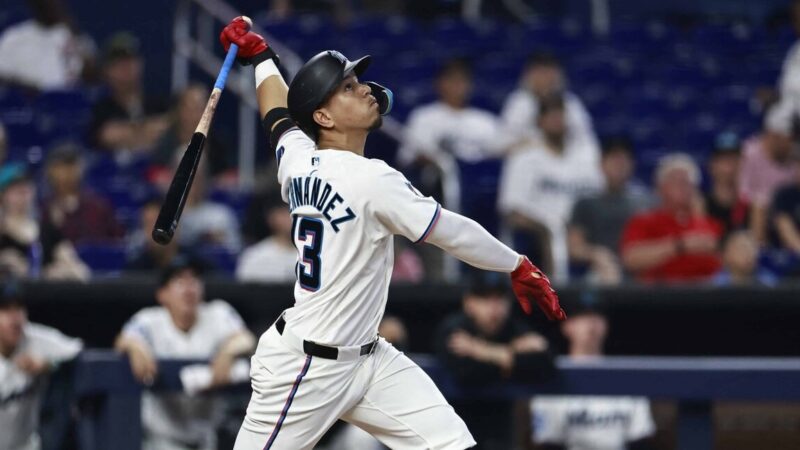 Heriberto Hernández impulsa victoria de los Marlins sobre los Rays en un emocionante encuentro
